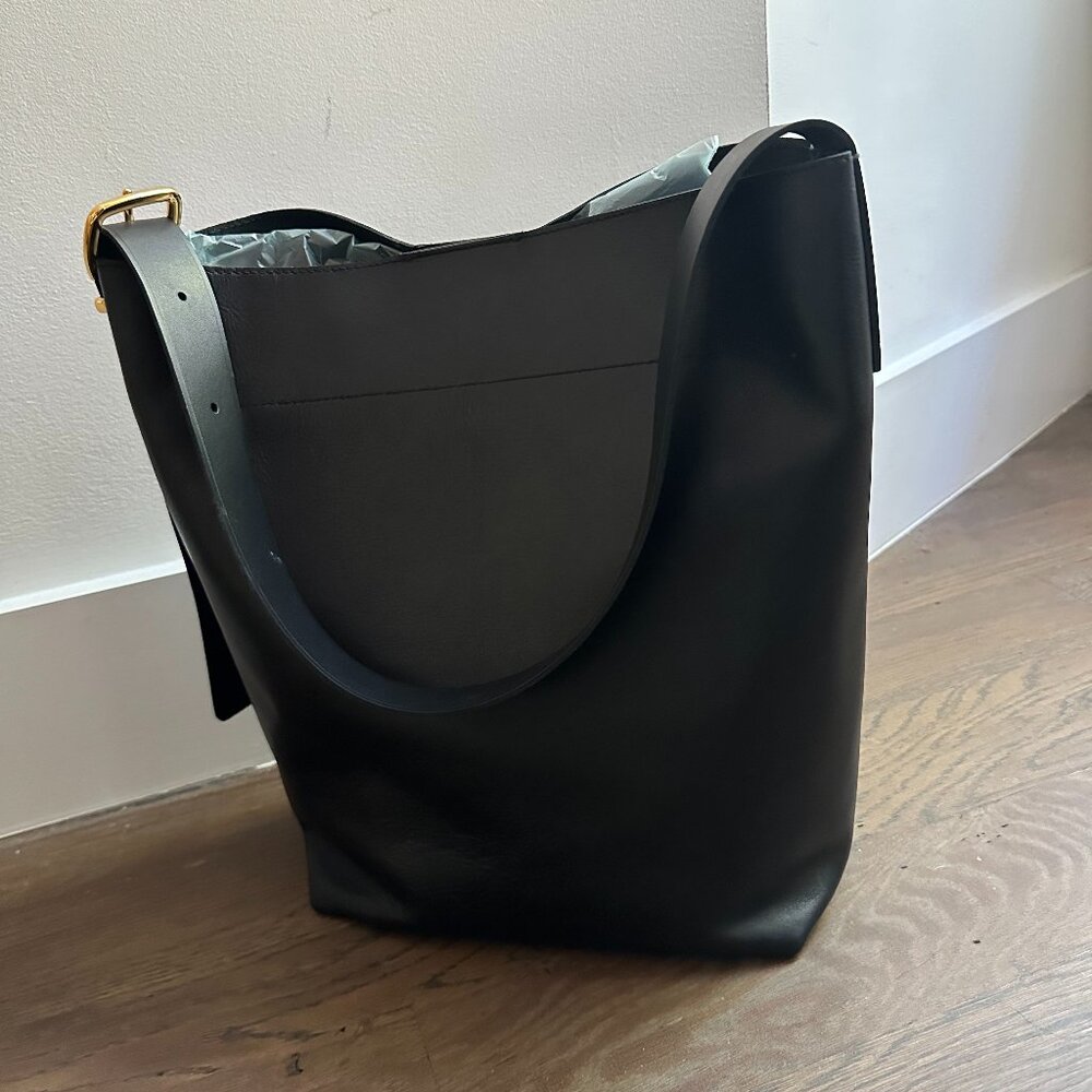 Madewell The Essential Bucket Tote